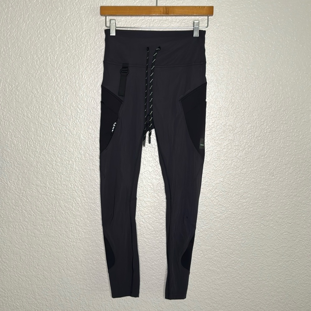 Lululemon Athletica Cargo Super-High-Rise Hiking Tight 
25" Size: 6 Black
